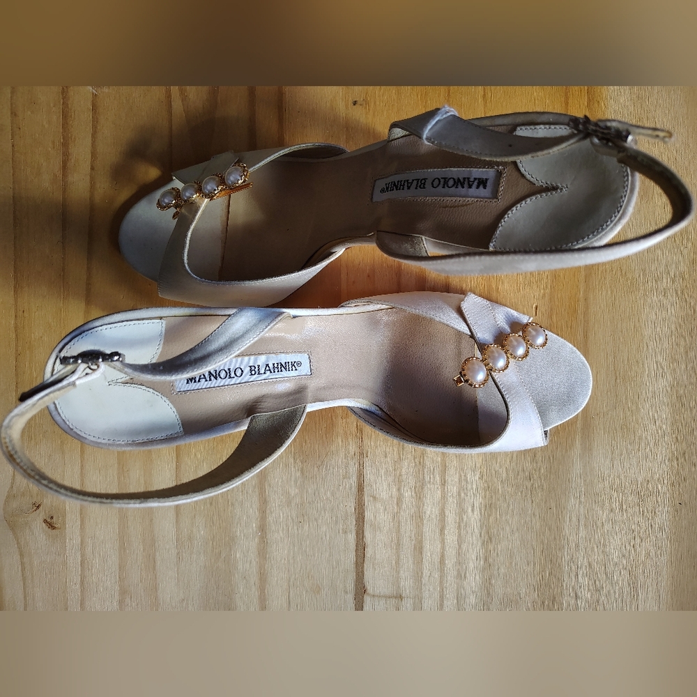 Manolo Blahnik Pearl Embellished Cream Heels - Picture 12 of 13